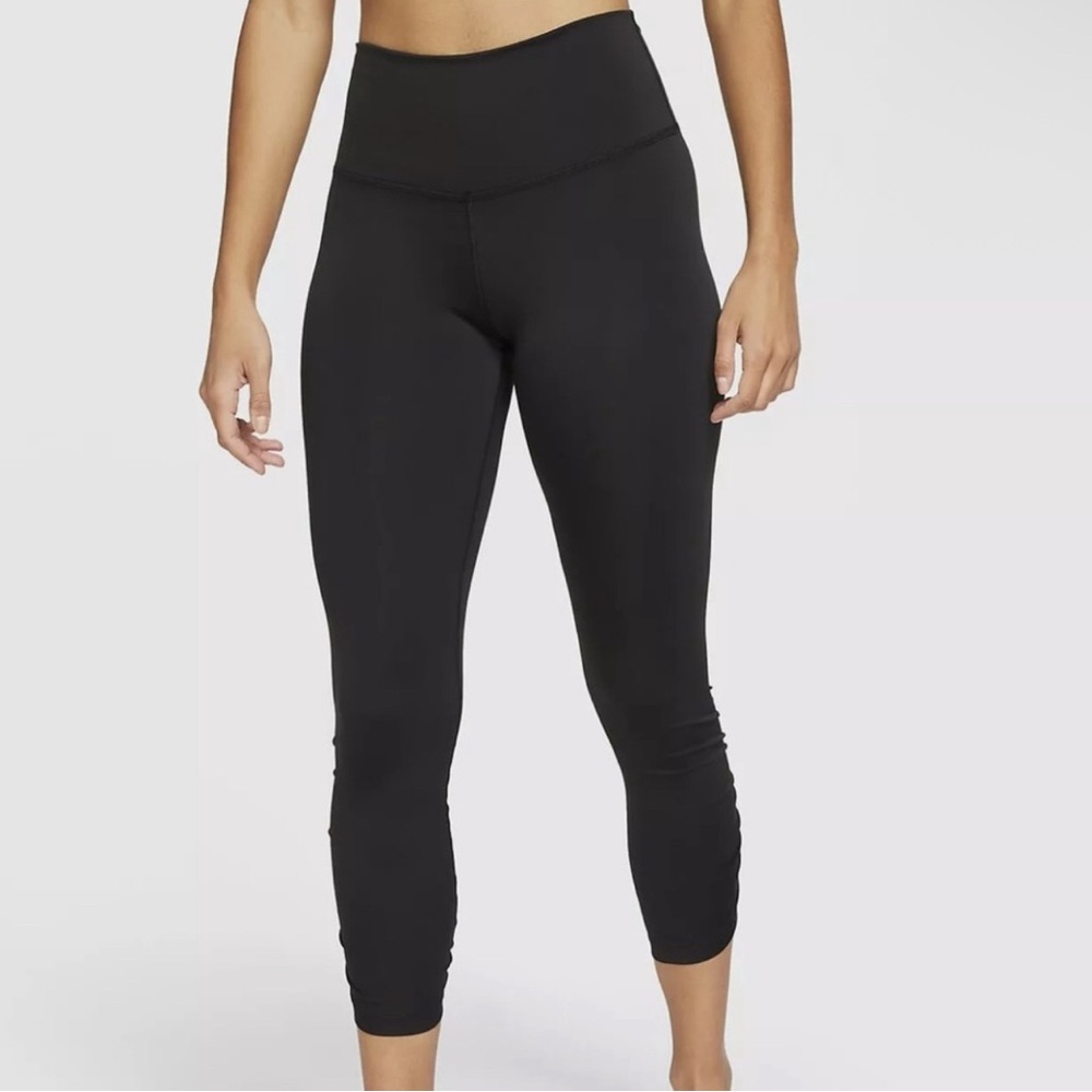 NWOT Bebe High-Waisted Cropped Leggings